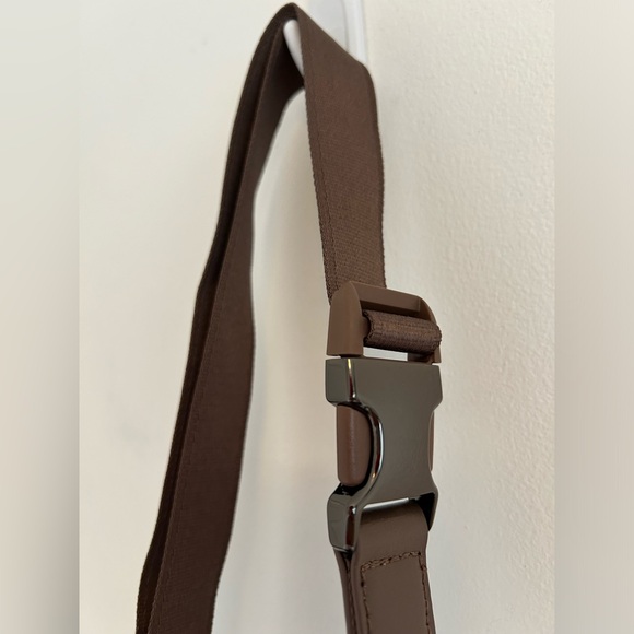 (SOLD) ATHLETA Revive Convertible Crossbody Waistbag Brown - Picture 3 of 10